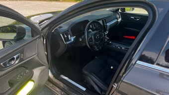 Volvo V60 T4 Momentum Pro A/T - 8