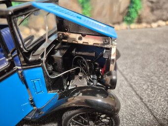 Prodám model 1:18 Austin 7 DeLuxe saloon 1932 - 8