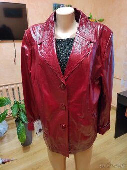 Červená kožená bunda. - 8