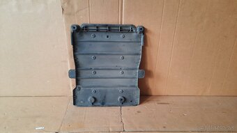 kryt podvozku Passat B8 - 8