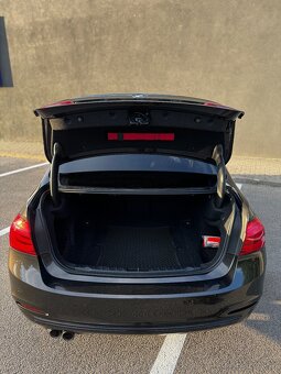 BMW rad 3 320d Sport Line A/T - 8
