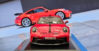 PORSCHE GT3 RS 1:18 RED/červená Maisto - 8