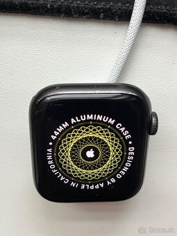 Apple Watch SE Nike Edition 44 mm Space Gray (GPS verzia) - 8