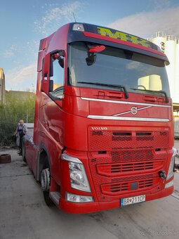 ŤAHAČ VOLVO - 8