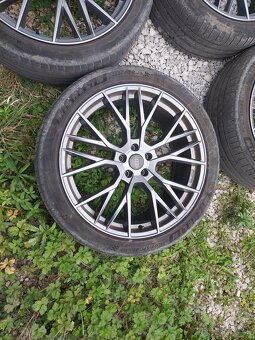 Predám elektróny 5x112 255/40 R21 letne - 8