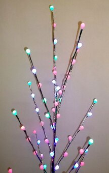 Svietiaca vianočná dekorácia stromček s farebným LED - 8