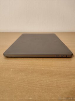 MacBook Pro 13 2018 | Core i5 • 8GB • SSD - 8