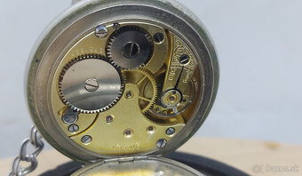 Predám funkčné vreckové hodinky OMEGA s retiazkou 50mm - 8