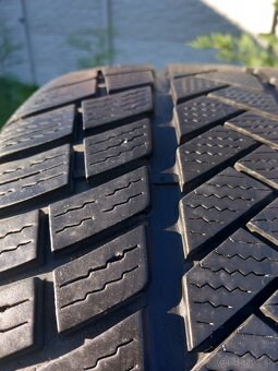 235/40 r19 zimne pneumatiky - 8