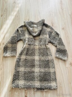 KRÁSNY KABÁT slovenskej značky LULL, PC 112 EUR - 8