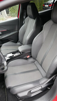 Peugeot e-2008 GT - 8