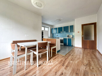 RODINNÝ DOM S GARÁŽOU, VERNÁR - 8