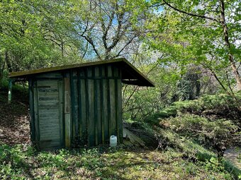Unikátny pozemok s chatkou a výhľadom pod lesom – Dúbravka - 8
