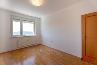 Tichá lokalita v objatí prírody: 3-izbový byt s balkónom - 8