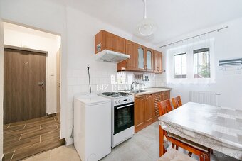 NA PREDAJ 3 izbový byt s garážou, 2x pivnica, Nové Mesto n/V - 8