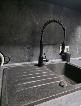 Moderní lesklá linka s vestavěnými spotřebiči,5864 - 8