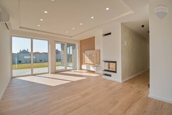 Na predaj: 4 izbový rodinný dom s garážou, pozemok 753m2, Vy - 8