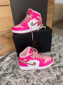 Nike Air Jordan 1 Mid GS Pink Barbie tenisky swarovski - 8