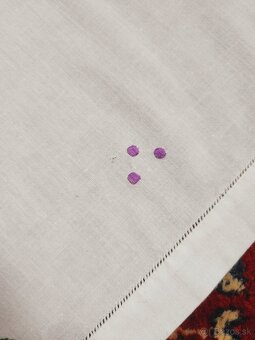 Krásny biely obrus zdobený kvetmi a ažurkou 120x160 - 8