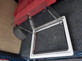 Predam na autokaravan aj obytny prives okna 3ks - 8