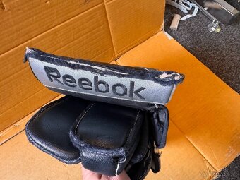 SET LAPAČKA A VYRÁŽEČKA REEBOK JR/INT - 8