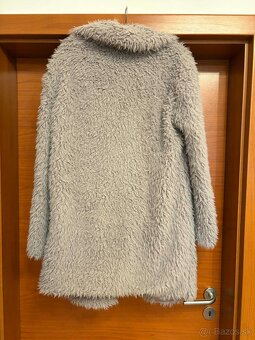 Šedý huňatý kabátik - 8