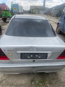 Nahradne diely na vozidla mercedes 220C - 8