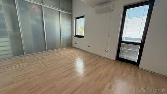 Predaj nadštandardne veľkého 3 izbového bytu s nádherným výh - 8