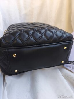 Čierny batoh zn. Guess - 8