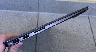 Asus ZenBook / Intel m5 / 4GB RAM / 128GB SSD / 13.3" FHD - 8