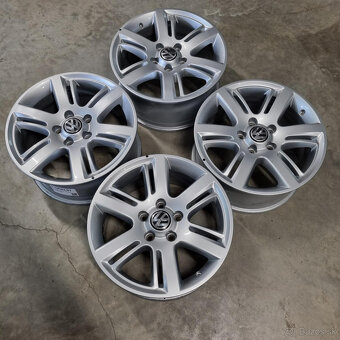 Hliníkové Volkswagen disky 5x120 R17 8J ET49 - 8
