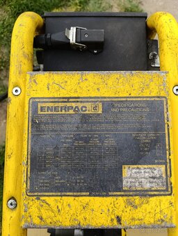 Hydraulický agregát ENERPAC s piestom a ovládaním - 8