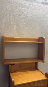 Nabytok z borovice, kniznica, komoda  nocny stolik, policka - 8
