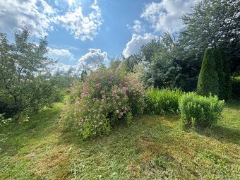 Predaj nádherného stavebného pozemku so záhradným domčekom v - 8