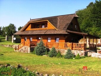 Jedinečné pozemky s domom, garážou a budovou v nádhernej lok - 8