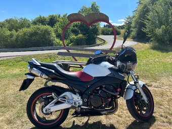 Suzuki GSR 600 - 8