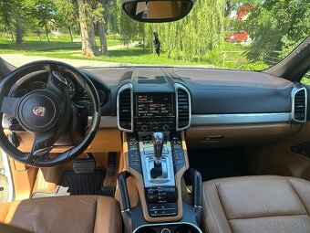 Porsche Cayenne - 8
