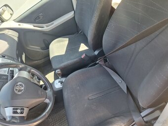 TOYOTA YARIS 1,3 BENZÍN AUTOMAT - 8