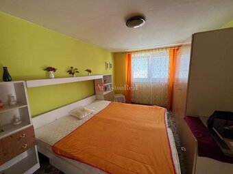 Rodinný dom s hospodárskou budovou a pekným pozemkom - DOHŇA - 8