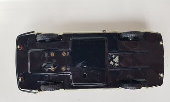 Staré hračky TATRA 603 a závodné auto ITES lietadlo akro - 8
