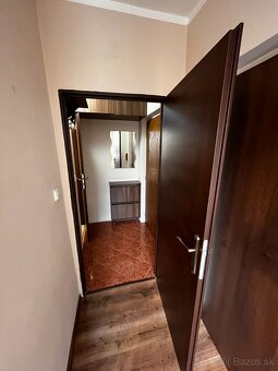 1i byt s balkónom / 39 m2 / zariadený - 8