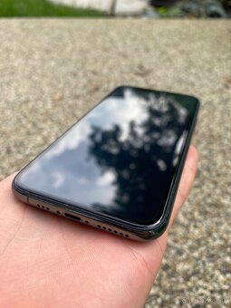 iPhone 11 Pro - baterie 100% - 8