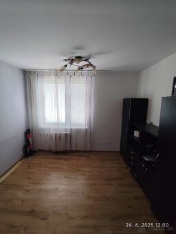 Predám 3 izbový byt 74 m2 , ulica Michalská, obec Hlohovec - 8
