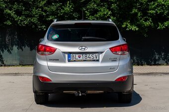 Hyundai ix35 2.0 CRDi VGT Premium 4x4 A/T Strieborná - 8