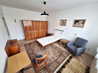 JUH - 3izb.byt, Spolu 77 m2, nový výťah, 4p., 2x kumbál, piv - 8