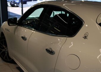 Maserati Levante S Q4 GranLusso Rosso/Grigio B& benzín - 8