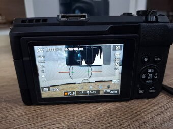 Canon Powershot V1 - 8