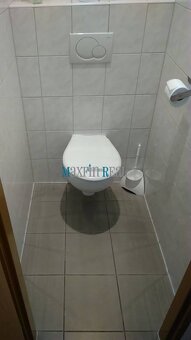 MAXFIN REAL - Kancelária v meste s 2 vstupmi a parkovaním - 8