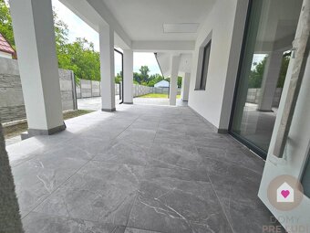 BUNGALOV S 2GARÁŽOU, KRYTOU TERASOU A LETNOU KUCHYŇOU 171m2, - 8