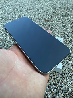iPhone 14 Pro - baterie 100% - 8